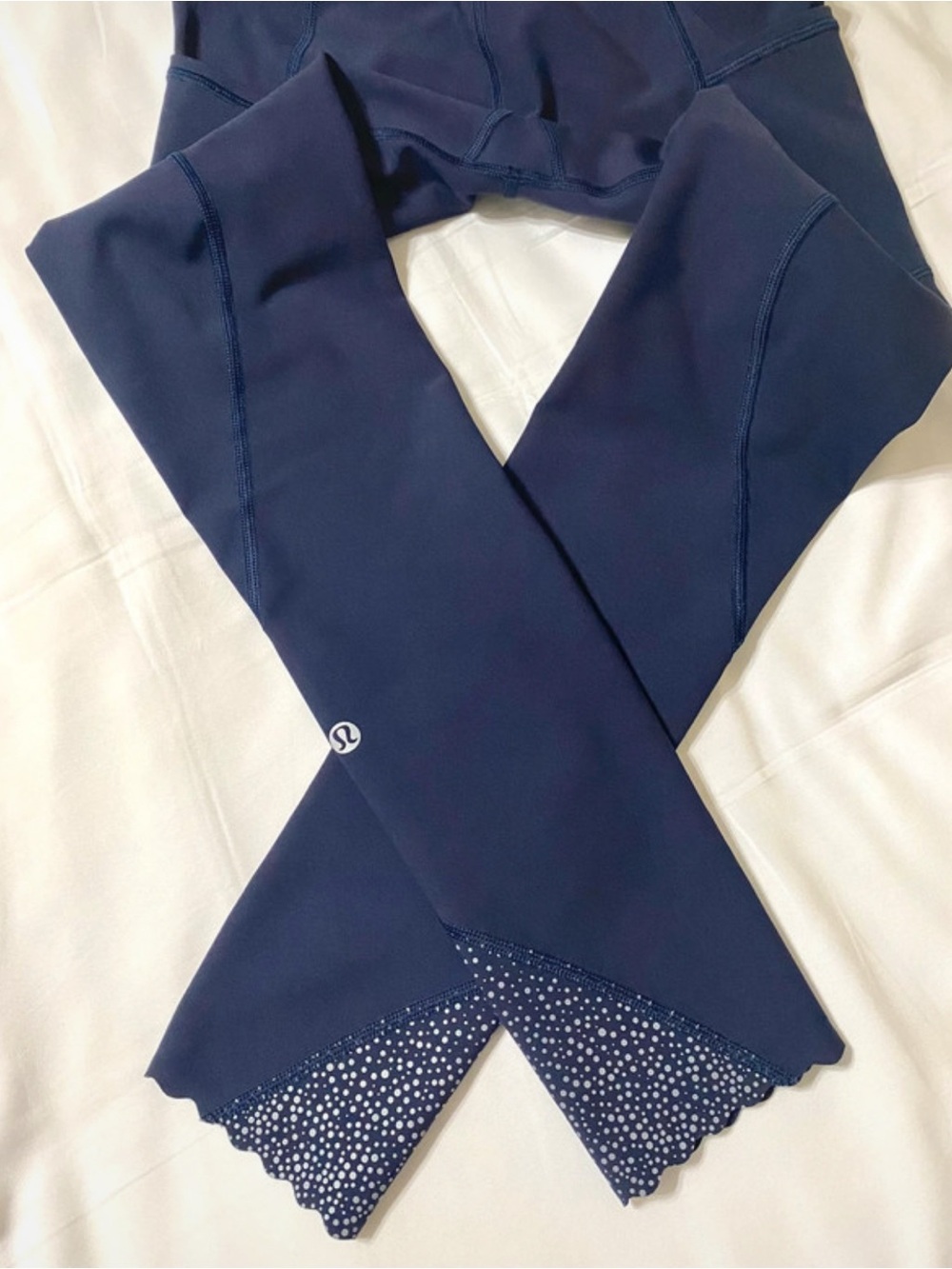 Lululemon Tight Stuff Tight, Navy Blue Reflective Dots Scalloped Hem, Sz 4